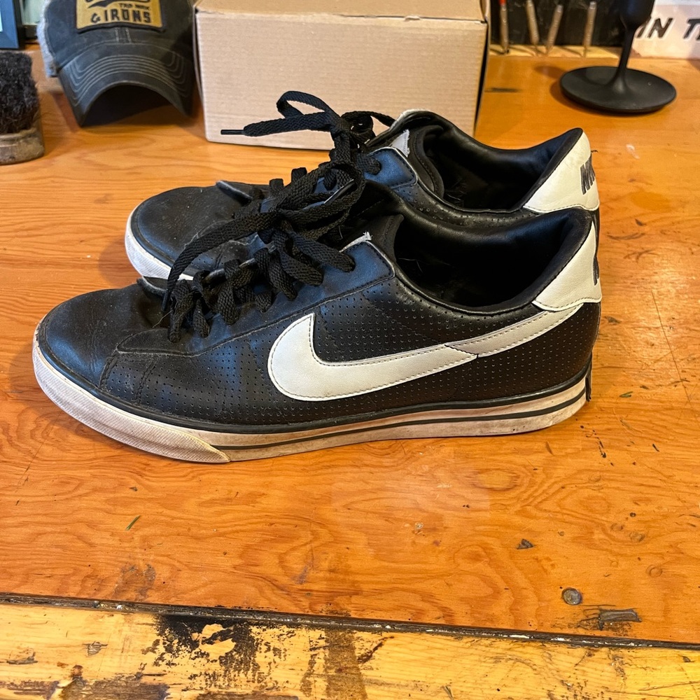 Men's Nike shoes Size 9